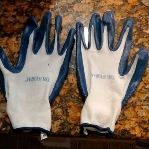 Women's golf gloves